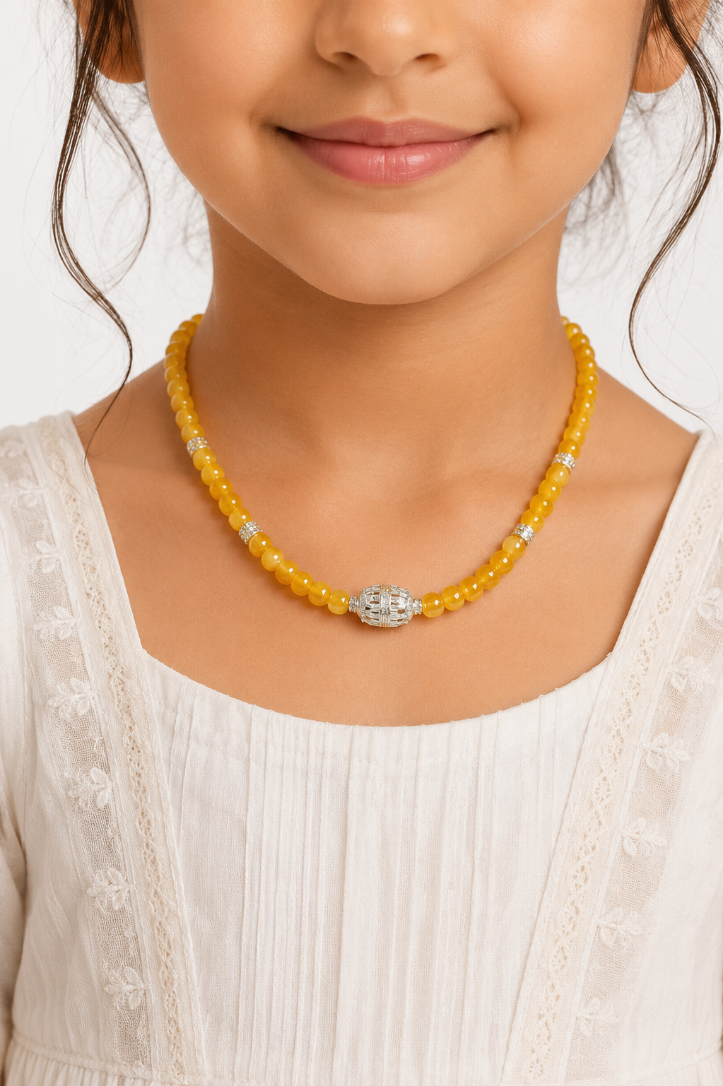 Silver necklace with Amber